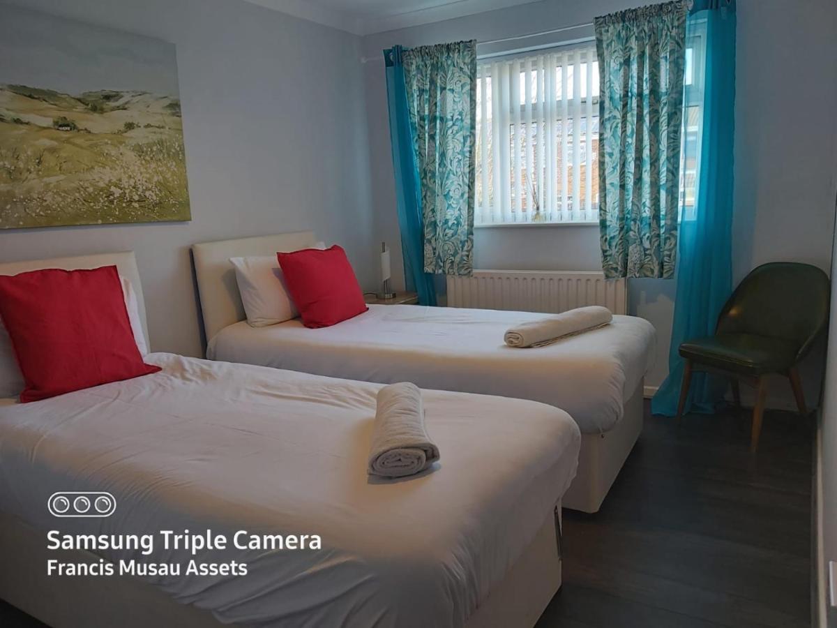 Penllech House - Huku Kwetu Notts - 3 Bedroom Spacious Lovely And Cosy With A Free Parking- Affordable And Suitable To Group Business Travellers Nottingham Exterior foto