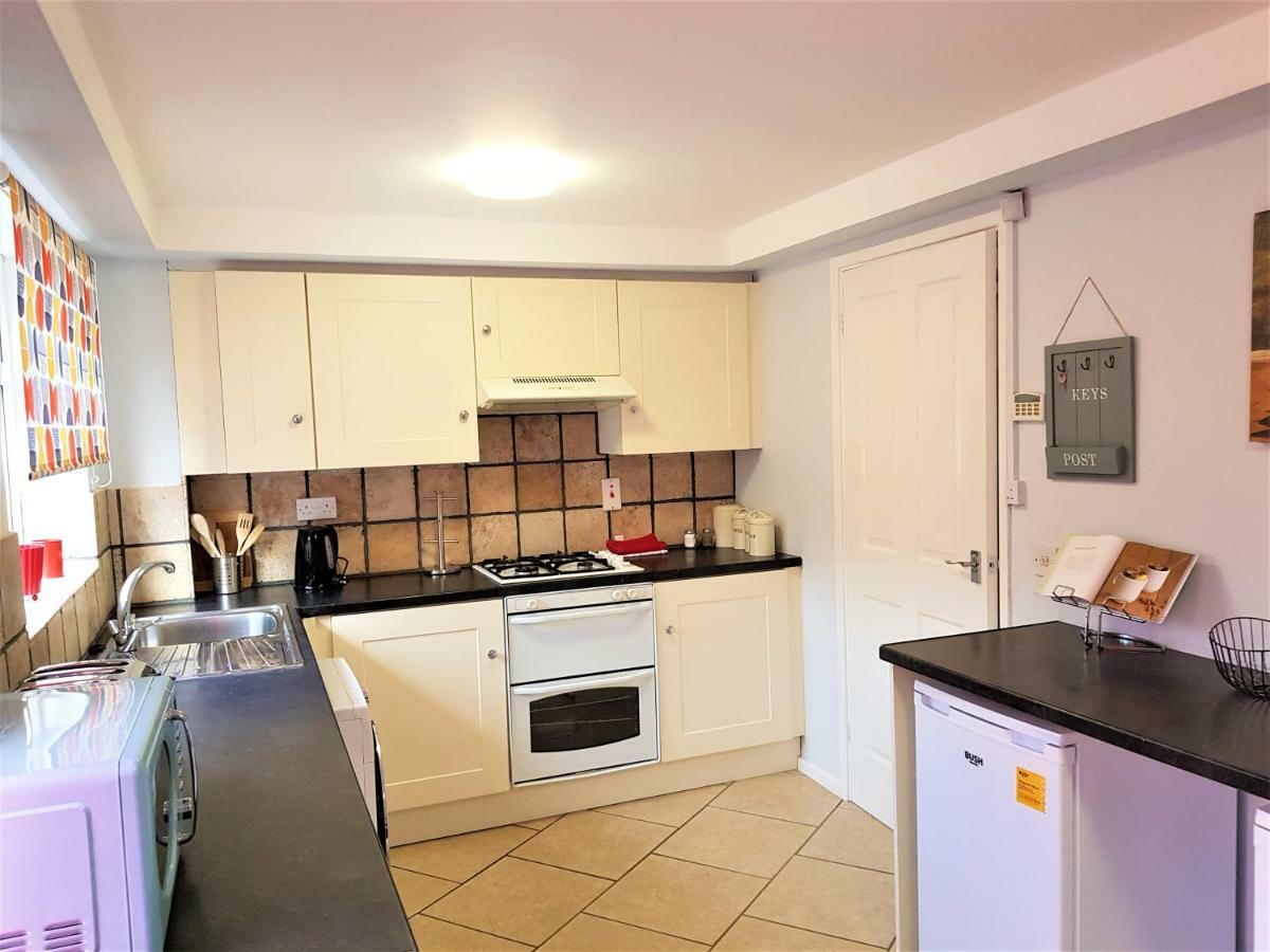 Penllech House - Huku Kwetu Notts - 3 Bedroom Spacious Lovely And Cosy With A Free Parking- Affordable And Suitable To Group Business Travellers Nottingham Exterior foto